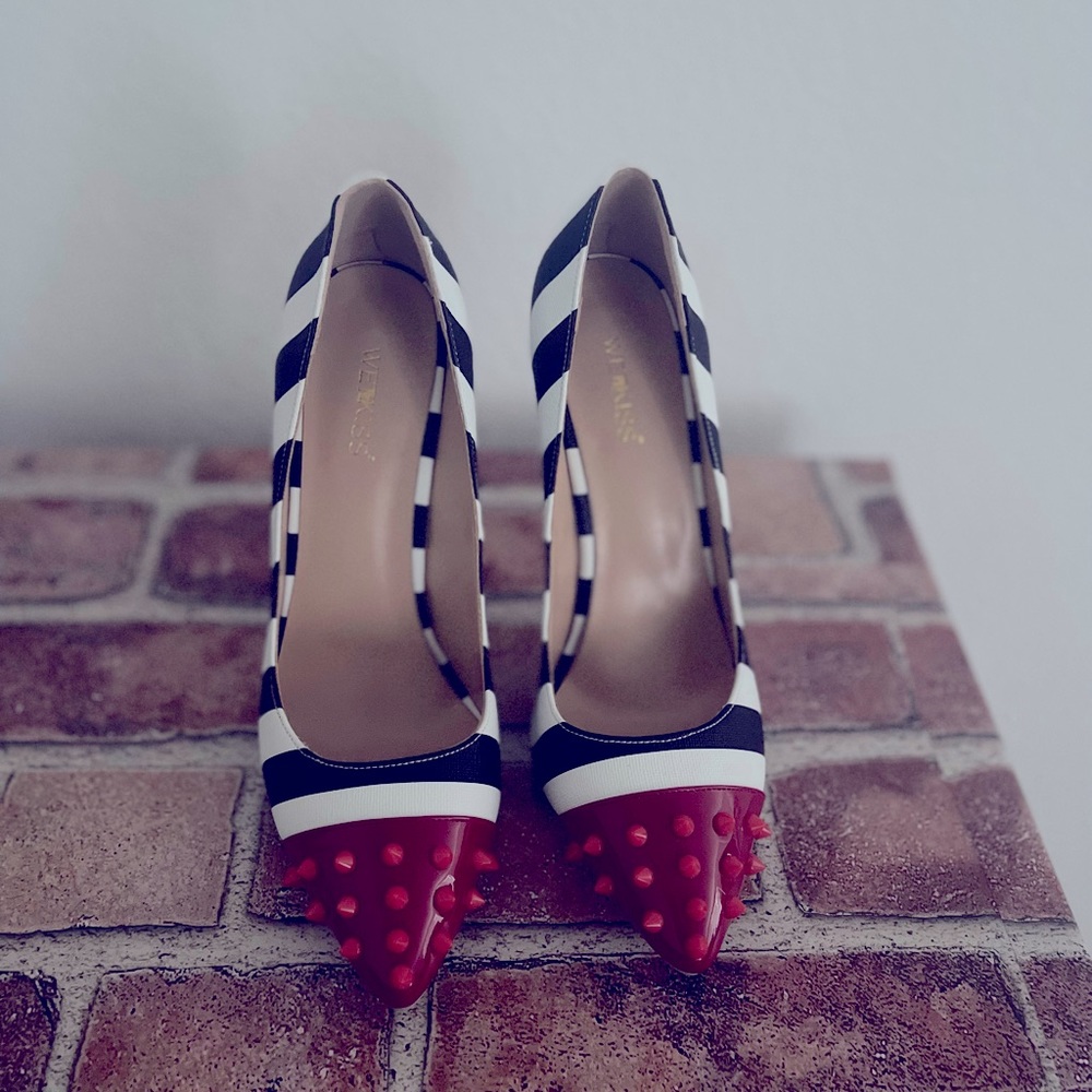 Beautiful Wet kiss spiked heels. Cruella DeVille
Bought @ boutique in LA